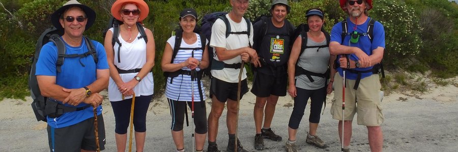 Vlnr: Nollie en Mariet Lamprechts, Mona en ds Pierre Marais van Ceres. Ds Peet Bester en sy vrou, Adrienne van Franschhoek en dr Frederick Marais van Communitas.